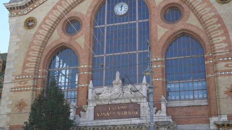 Hala Targowa w Budapeszcie – ciekawostki o Nagyvásárcsarnok (Központi Vásárcsarnok)
